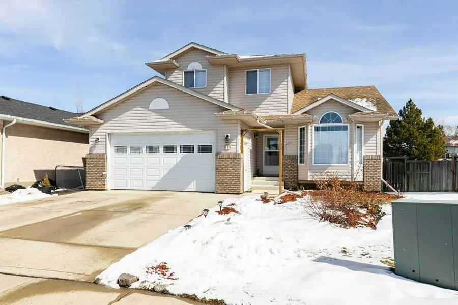 11 Fir Close, Sylvan Lake, AB T4S2H9