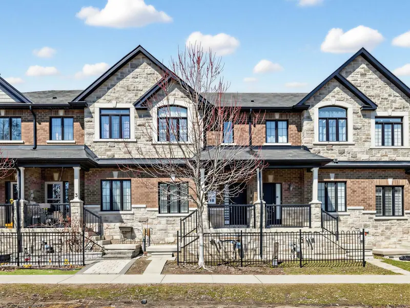 5 Zenyatta LN, East Gwillimbury, ON L9N 1A0