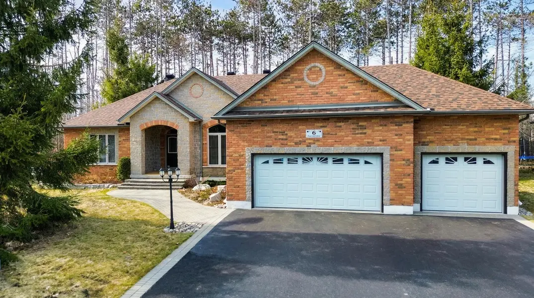 6 Lloyd Cook DR E, Springwater, ON L4M 4S4