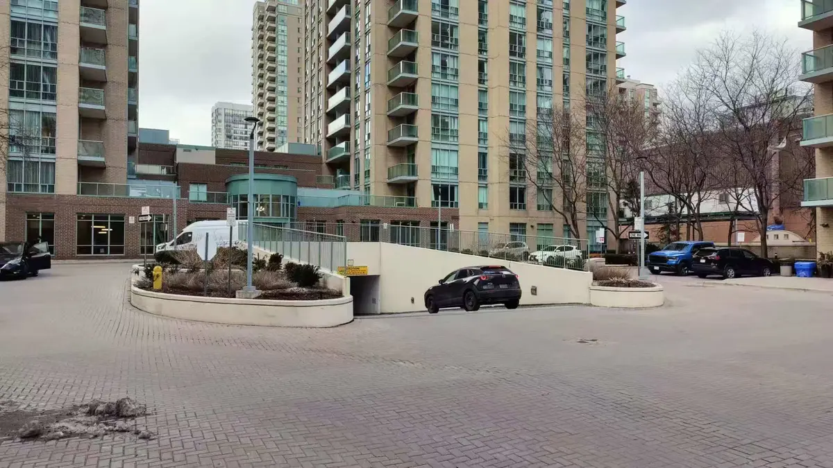 26 Olive AVE #902, Toronto C14, ON M2N 7G7