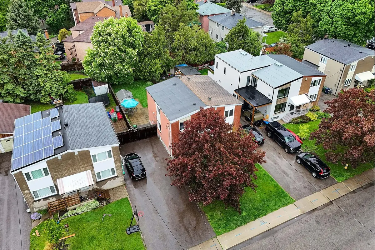 48 Van Stassen BLVD, Toronto W02, ON M6S 2N5