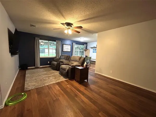 1974 County Road 33900, Powderly, TX 75473