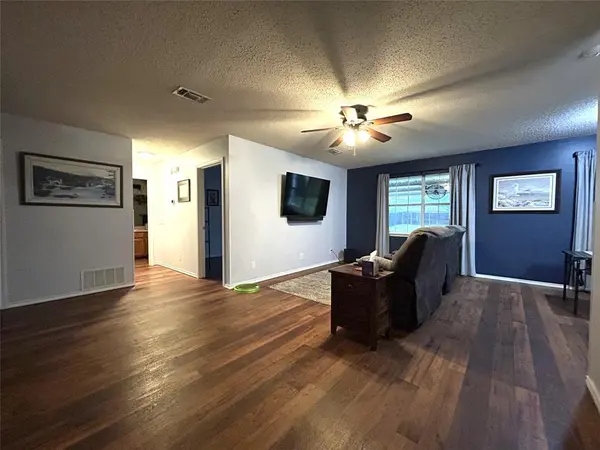 1974 County Road 33900, Powderly, TX 75473