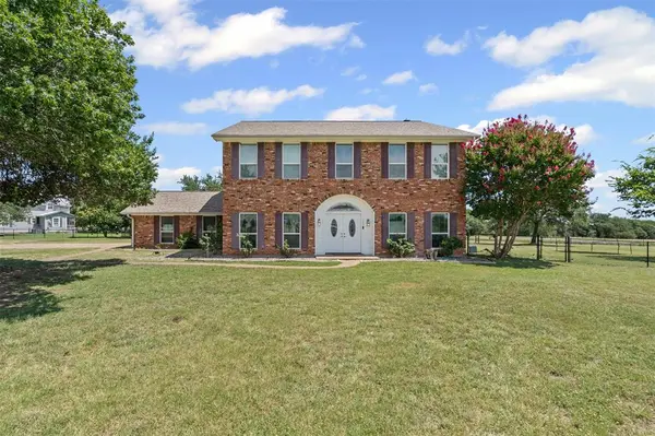 105 Country Green Court, Weatherford, TX 76087