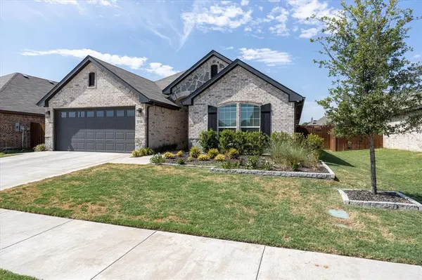 116 Cadyn Drive, Keene, TX 76059