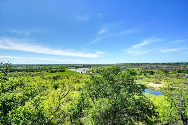 735 Gresham Lane, Jacksboro, TX 76458