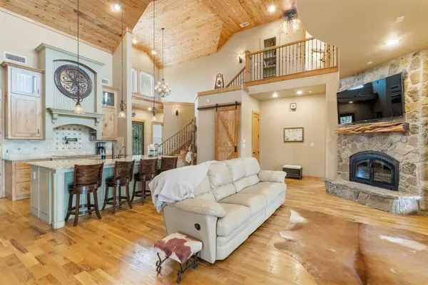 735 Gresham Lane, Jacksboro, TX 76458