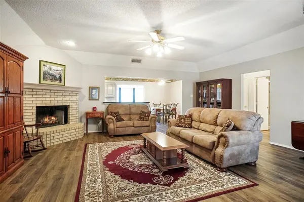 1116 Shadow Ridge Drive, Azle, TX 76020