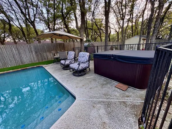 1205 Riverview Drive, Arlington, TX 76012