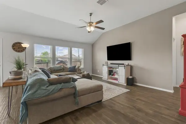 602 Ridge View Way, Justin, TX 76247