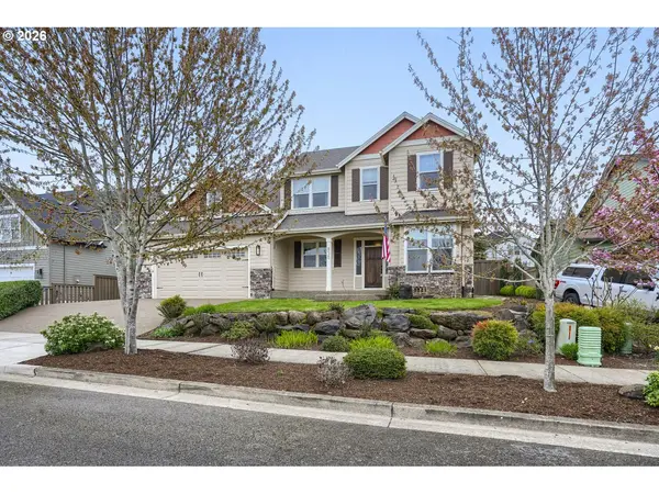 830 SHELOKUM DR, Silverton, OR 97381