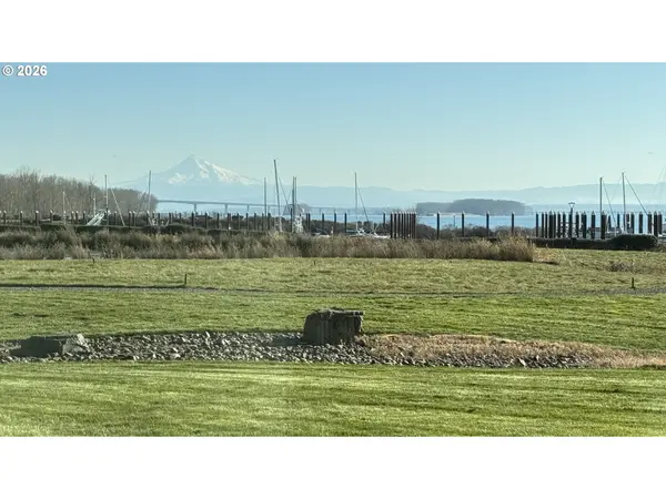 5421 SE SCENIC LN #101, Vancouver, WA 98661