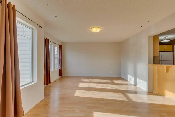 228 Luxstone PL SW, Airdrie, AB T4B 3C1