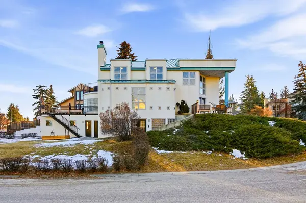 64 Patterson Mews SW, Calgary, AB T3H 2C6