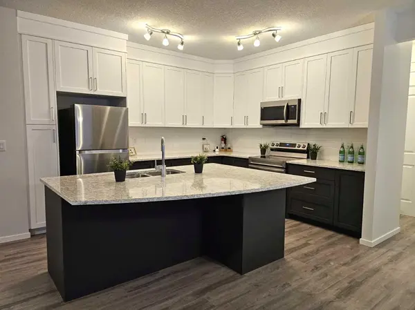 26 Carringwood ST NW, Calgary, AB T3P 2A8