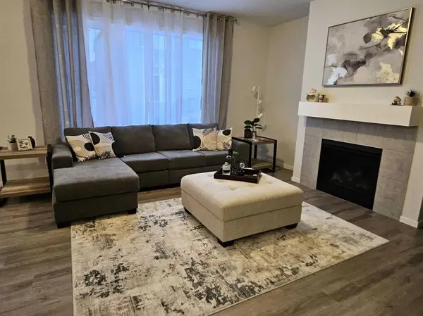 26 Carringwood ST NW, Calgary, AB T3P 2A8