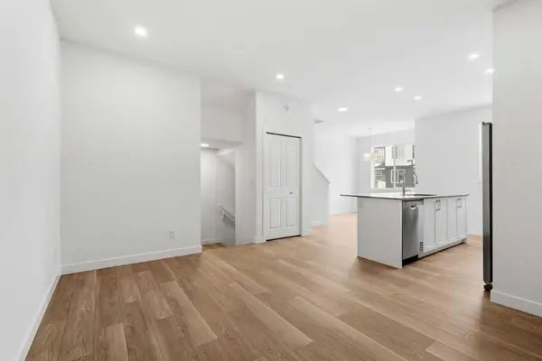 65 Belvedere PT SE #303, Calgary, AB T2A 7G5