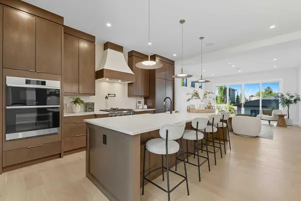 2122 29 AVE SW, Calgary, AB T2T 1N5