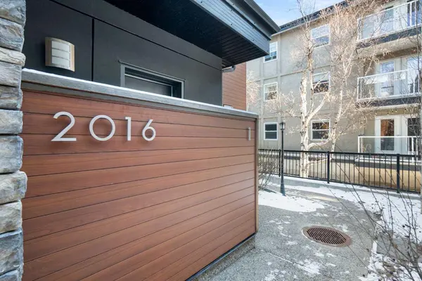 2016 35 AVE SW #1, Calgary, AB T2T 2E1