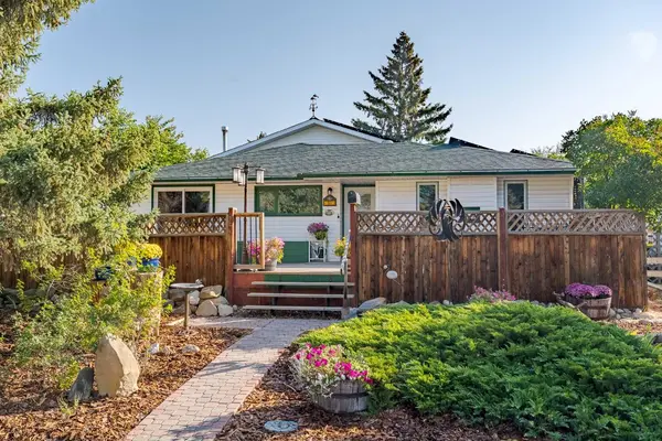 64 Foxwell RD SE, Calgary, AB T2H 1A3