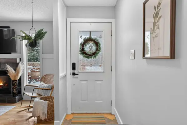 64 Foxwell RD SE, Calgary, AB T2H 1A3