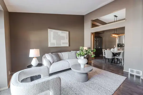 135 Canterbury CT SW, Calgary, AB T2W6C1