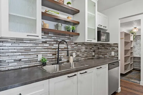 123 24 AVE SW #105, Calgary, AB T2S 0J8