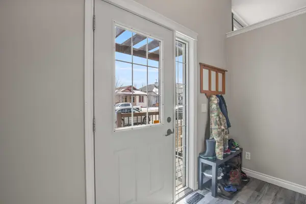 44 White AVE, Red Deer, AB T4N7E5