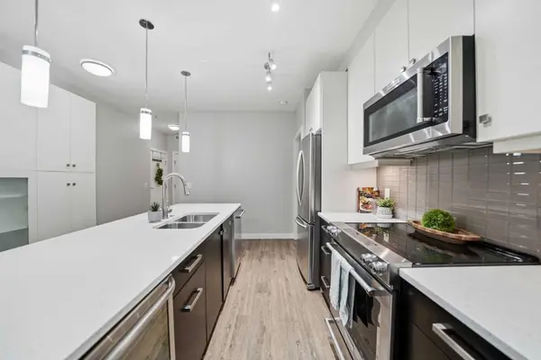 1720 10 ST SW #107, Calgary, AB T2T 3E8