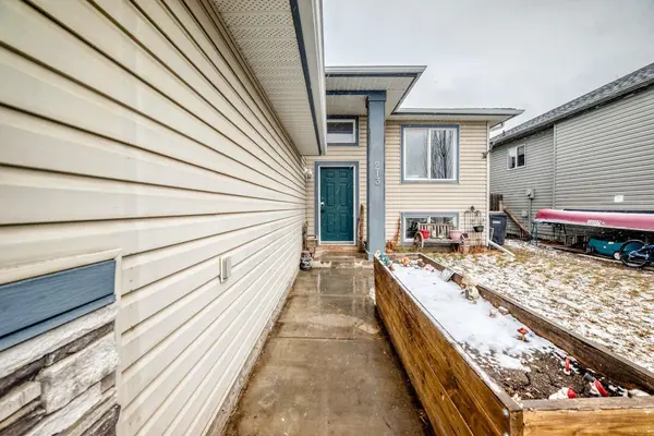 213 Hillvale CRES, Strathmore, AB T1P 1X6