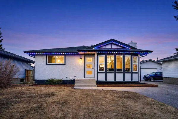 12112 Canfield RD SW, Calgary, AB T2W 1V2