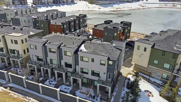 218 Sherwood SQ NW #904, Calgary, AB T3R 0Y2