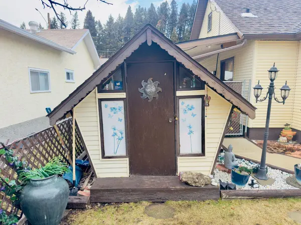 7710 24 Avenue, Coleman, AB T0K0M0