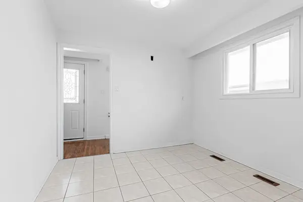 211 Shawnee CIR, Toronto C15, ON M2H 2Y3