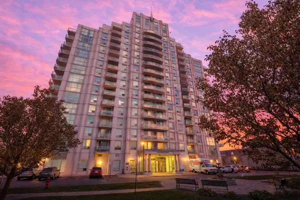 8 Rosebank DR #2E, Toronto E11, ON M1B 5Z3