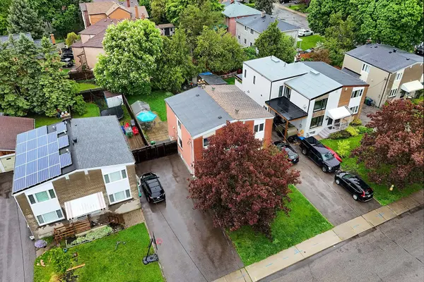 48 Van Stassen BLVD, Toronto W02, ON M6S 2N5