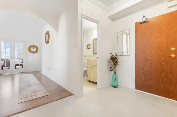 5250 Lakeshore RD #1006, Burlington, ON L7L 5L2