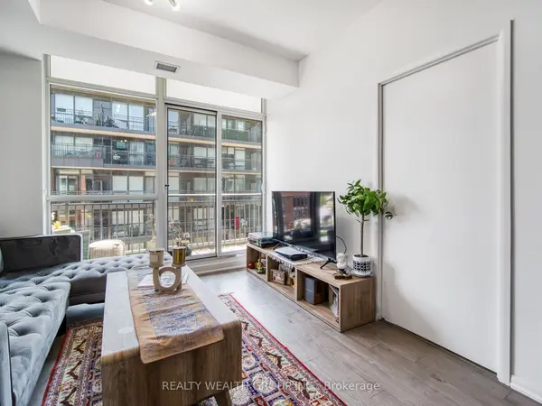 3091 Dufferin ST #610, Toronto W04, ON M6A 0C4