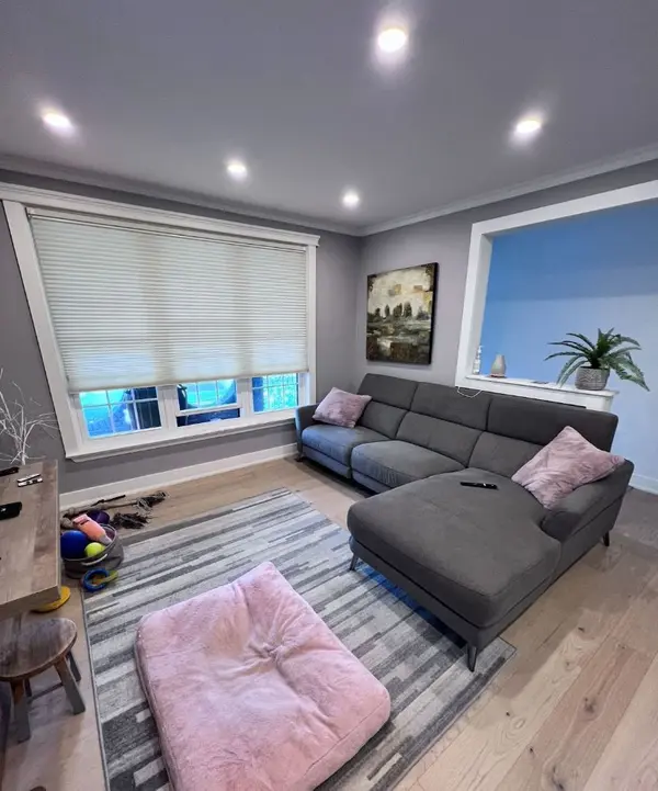 33 Alhart DR #Main, Toronto W10, ON M9V 2N1