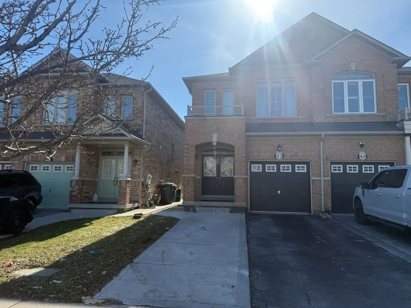 42 Crystalview CRES ##Upper, Brampton, ON L6P 2R7