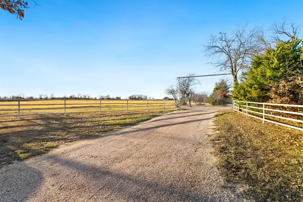 1561 Fm 934, Blum, TX 76627