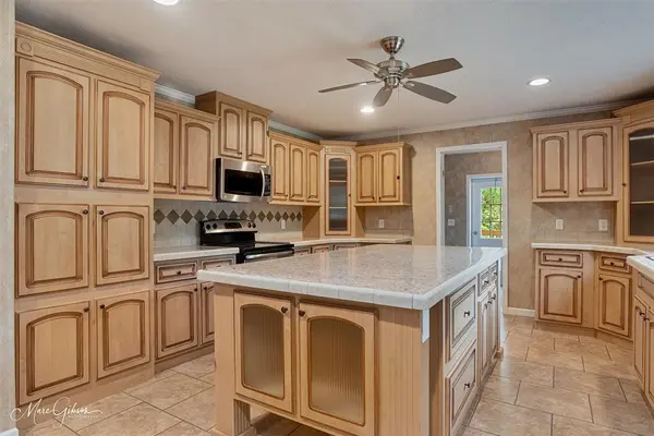 5710 N Lakeshore Drive, Shreveport, LA 71107