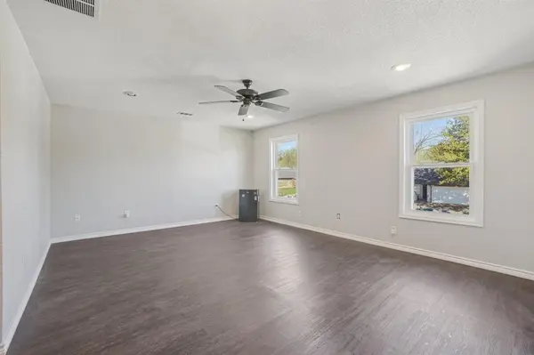 1105 Parkhill Avenue, Saginaw, TX 76179