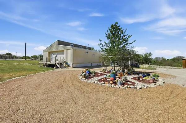 395 Lone Trail, Rhome, TX 76078
