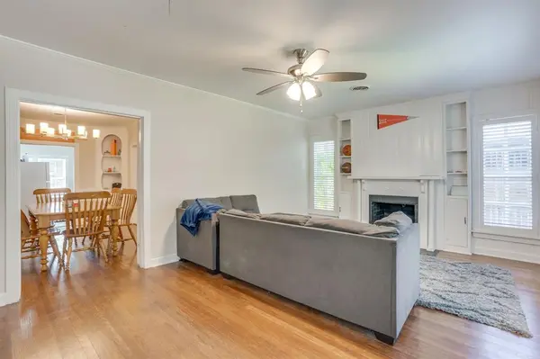 2809 Benbrook Boulevard, Fort Worth, TX 76109