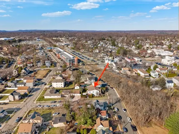 24 Maple Ave, Waldwick Boro, NJ 07463