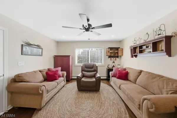 24 Maple Ave, Waldwick Boro, NJ 07463