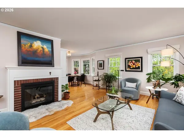 8952 SW 25TH AVE, Portland, OR 97219