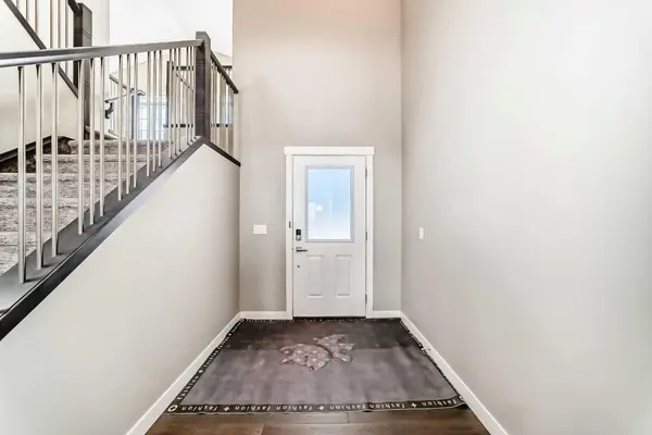 184 Sherview GRV NW, Calgary, AB T3R0Y4