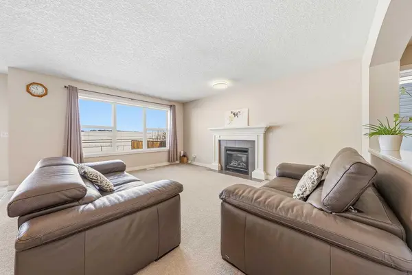 91 Bridlecrest ST SW, Calgary, AB T2Y 4Y8